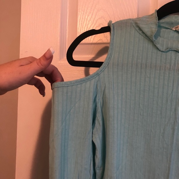 Blue peek-a-boo shoulder long sleeve shirt - Picture 2 of 4